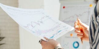 Jakie czynniki wpływają na stopień zadłużenia i jak można je kontrolować?